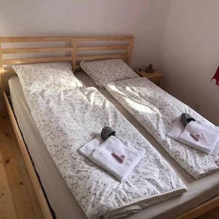 S Laskou Karel Pensjonat Schloss Bosig